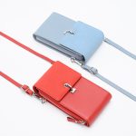 pochette en cuir synthétique