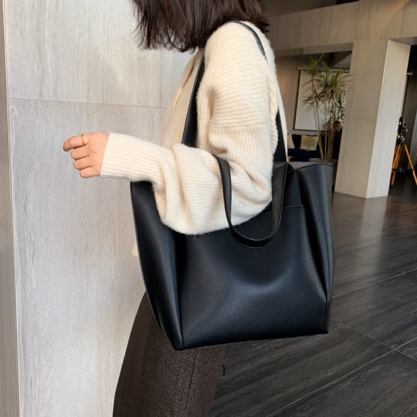 grand sac à bandoulière cuir synthétique
