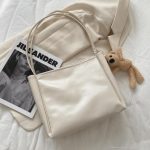 finition brillante du sac à bandoulière