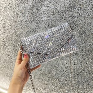 pochette bandoulière en strass argenté