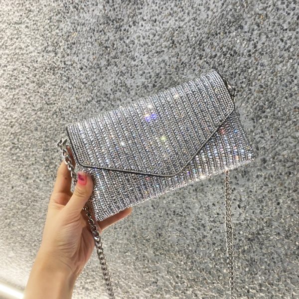 pochette bandoulière en strass argenté