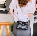 sac à main avec chaîne dorée