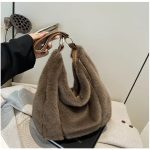 accessoire mode en fausse fourrure