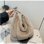 modèle sac en fausse fourrure