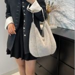 sac élégant en fausse fourrure